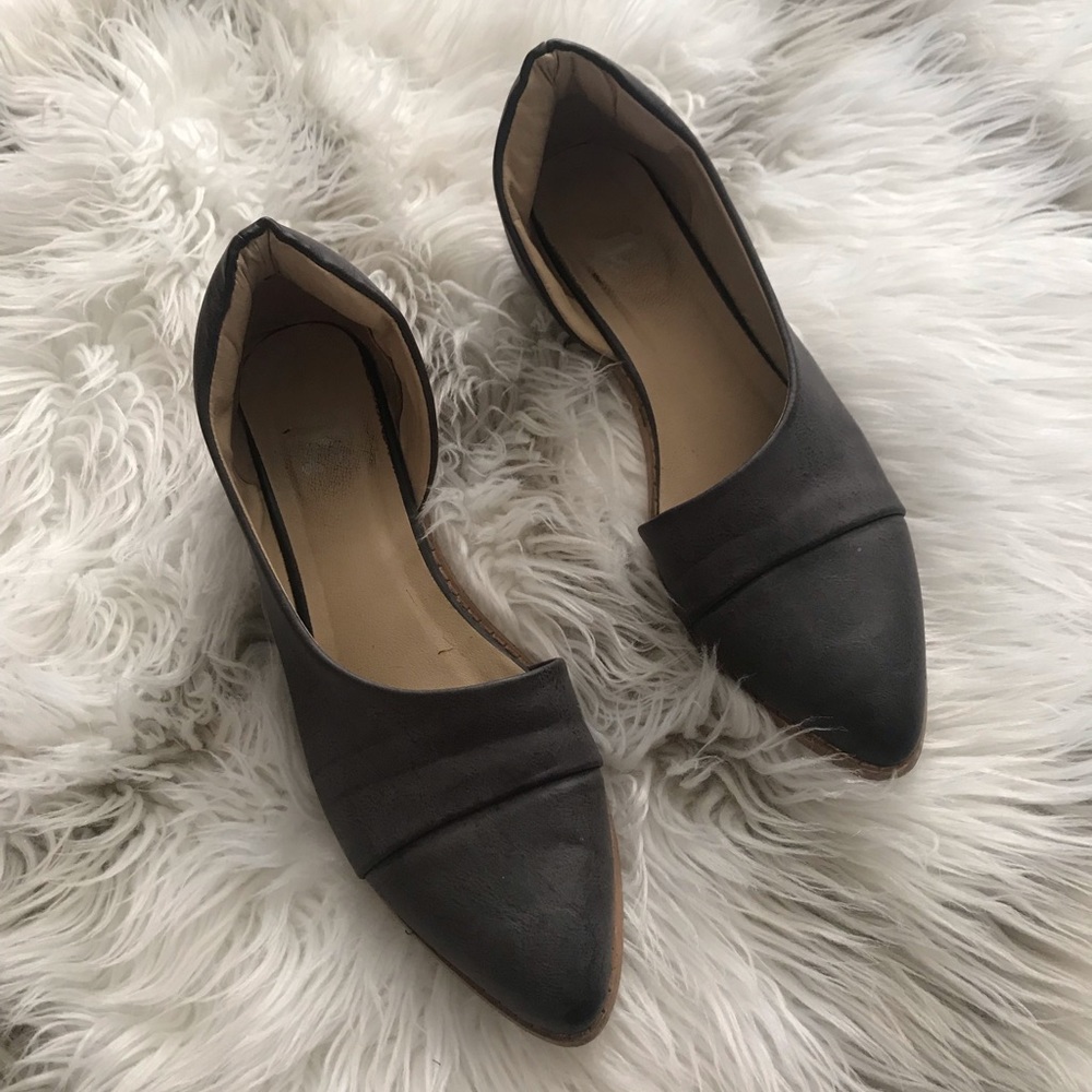 Side Cut Out Flats Size 8.5
